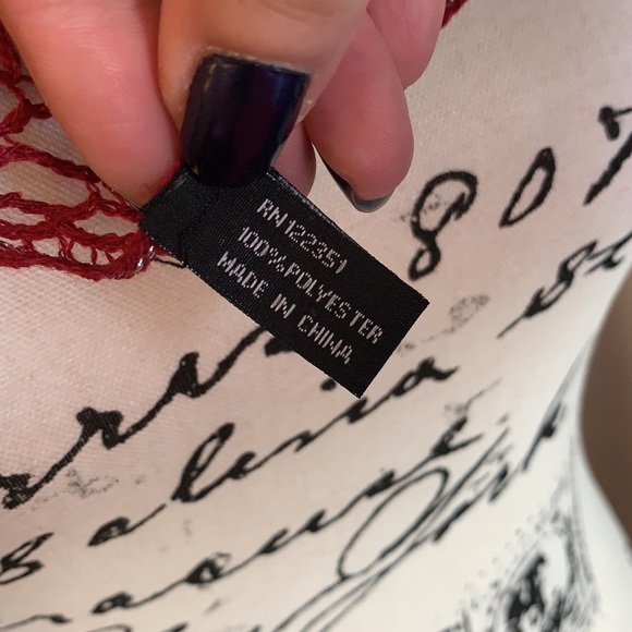 ♥️ Crochet Lace Scarf Maroon/Red w Silver Shimmer - Picture 6 of 7